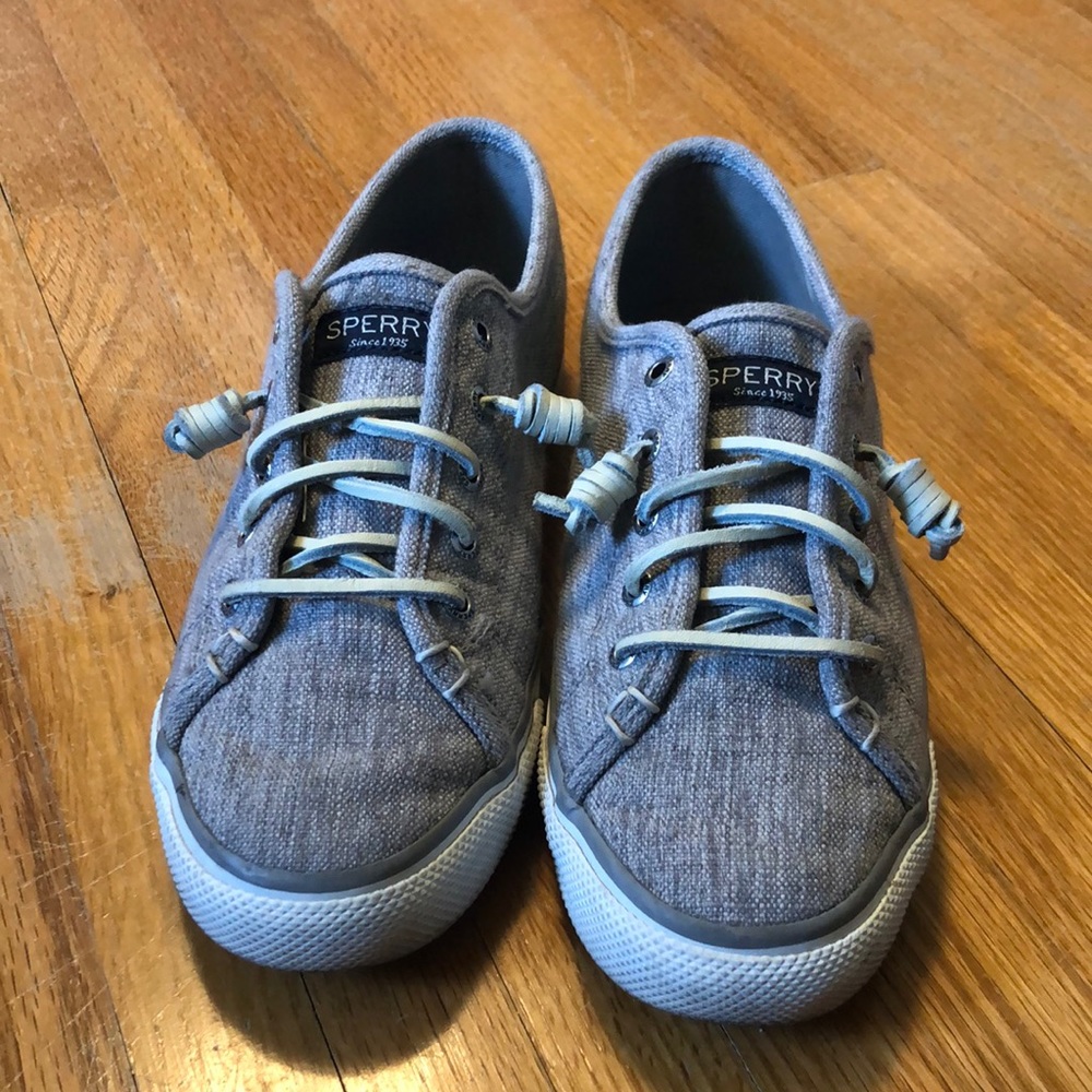 Women’s 7.5 slip on Sperrys